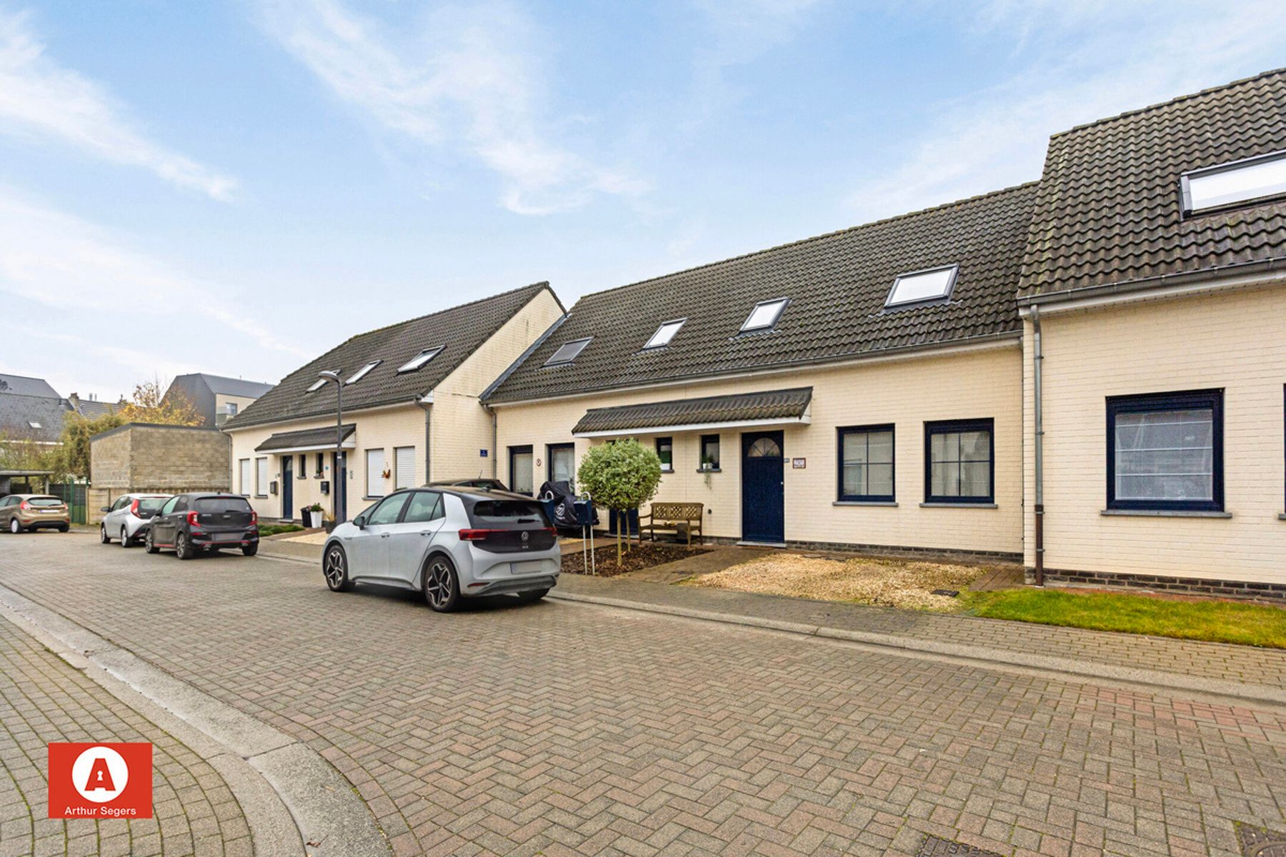 Instapklare woning met 3 slaapk. en ZW tuin op toplocatie foto 2