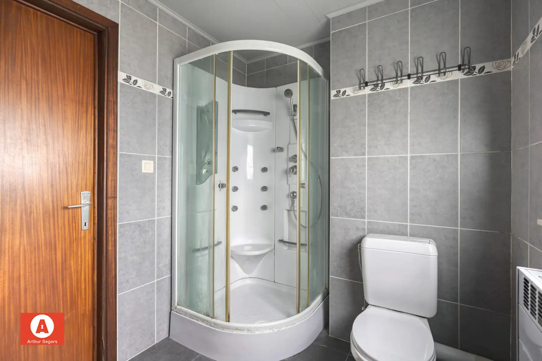 Instapklare en solide woning nabij het centrum van Opstal foto 18