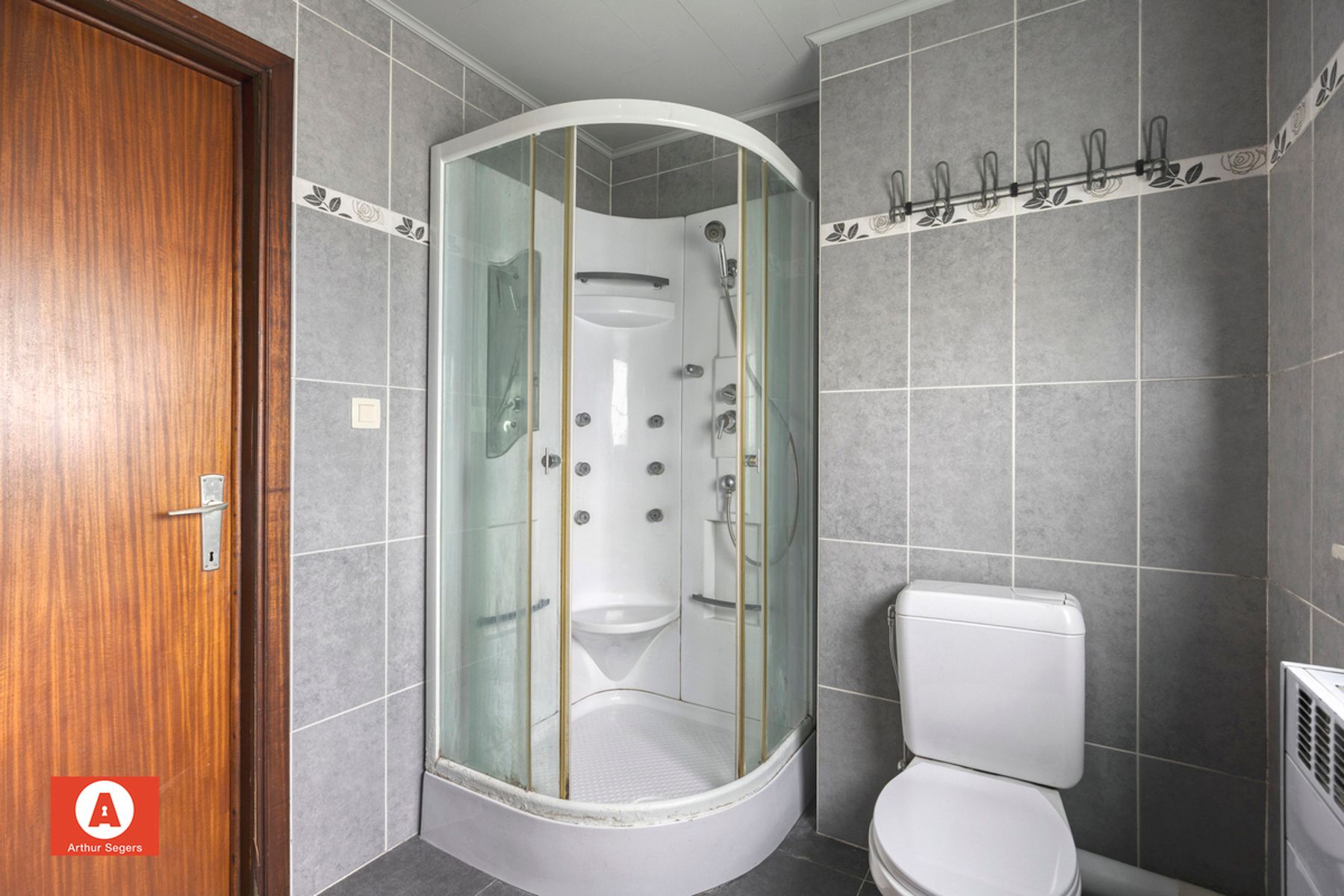 Instapklare en solide woning nabij het centrum van Opstal foto 18