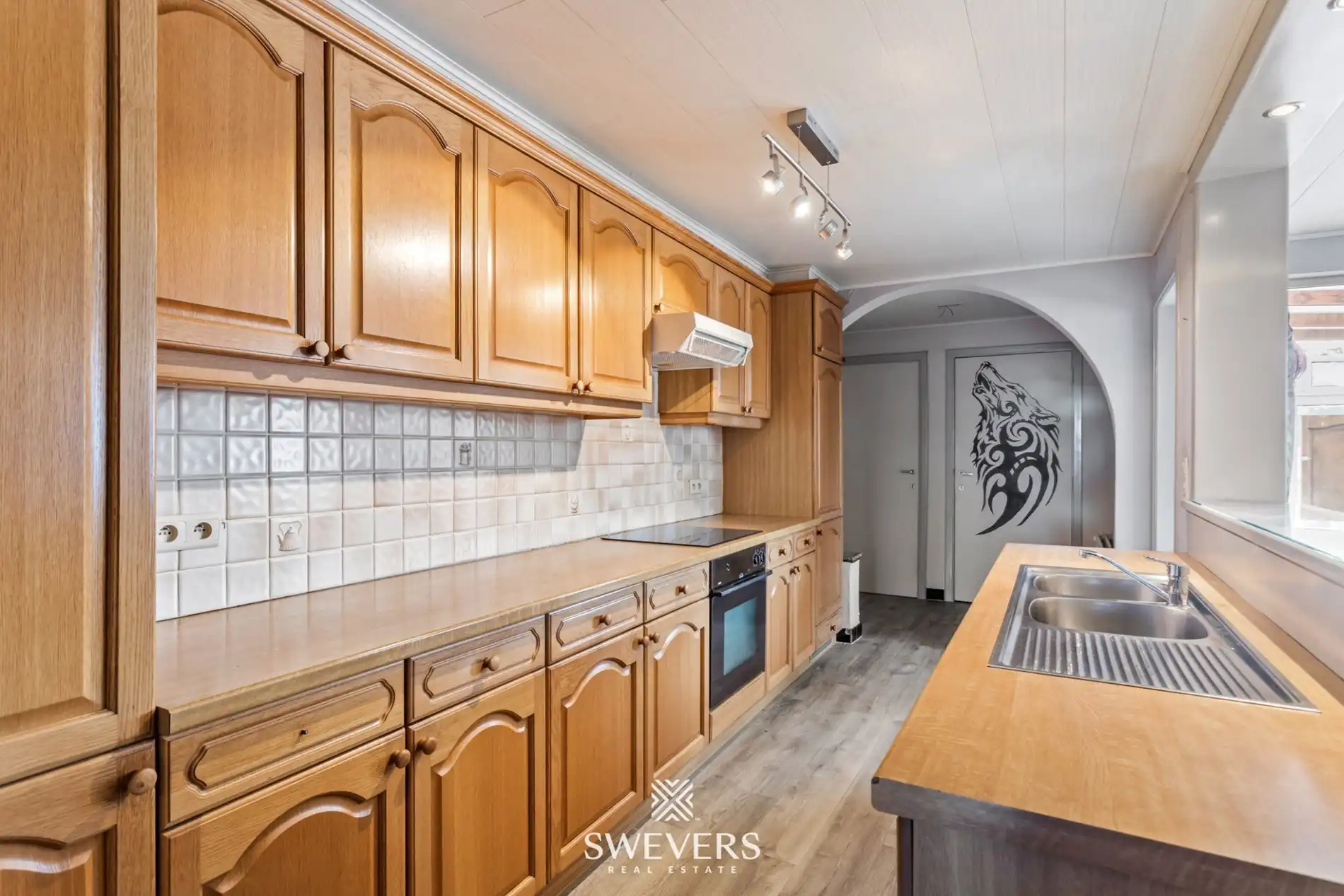 Ideale gezinswoning, instapklaar met ruime tuin en bouwgrond foto 7