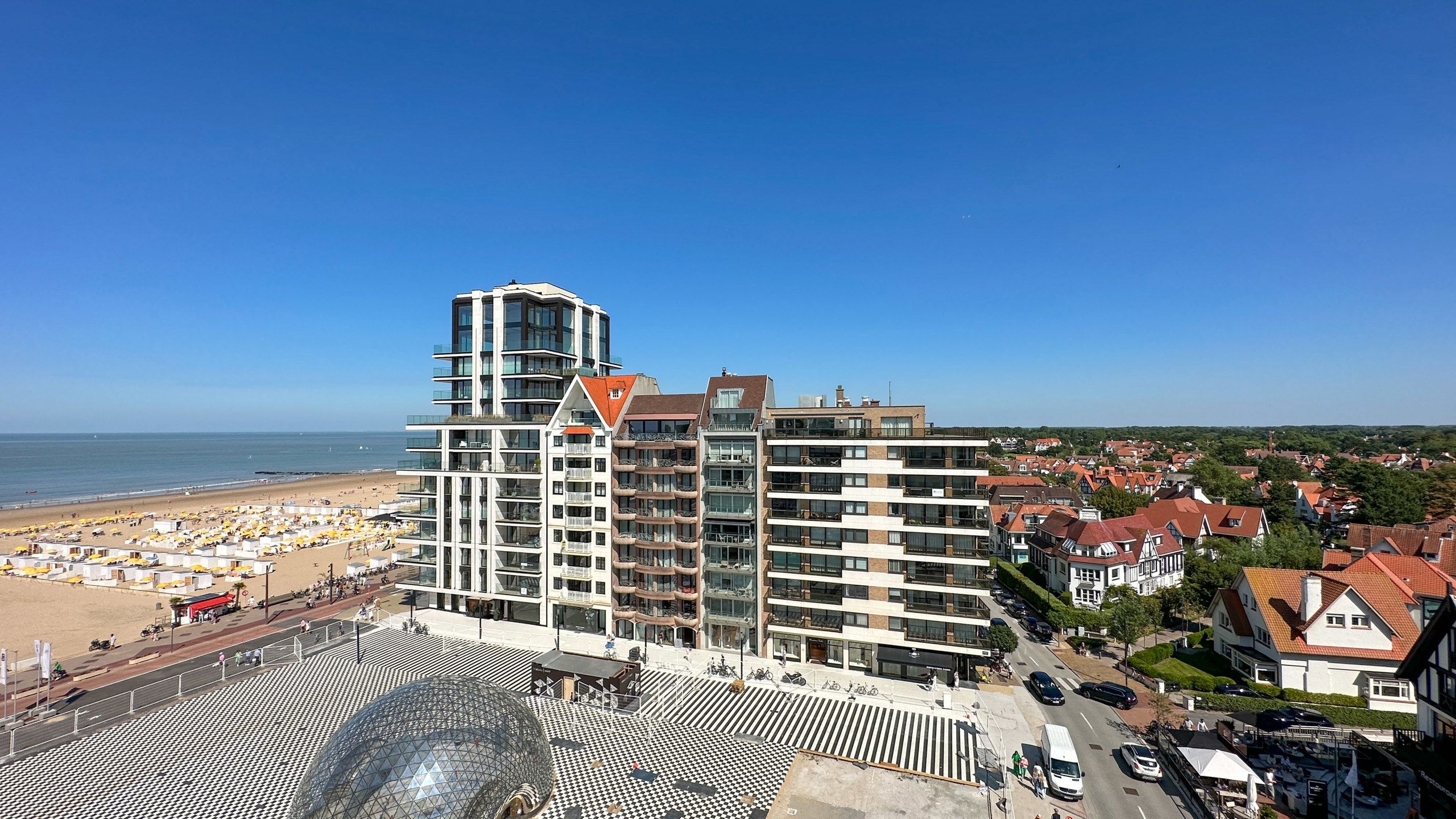 Unieke penthouse met ZONNIG TERRAS en zijdelings ZEEZICHT... foto 16