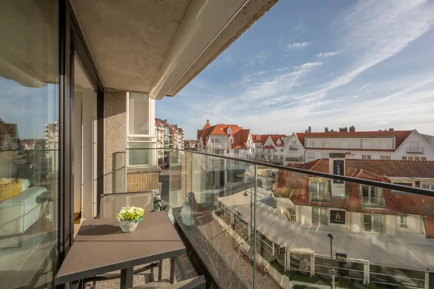 Toplocatie in het Zoute: gerenoveerd appartement met mooi terras en open zicht  foto 6