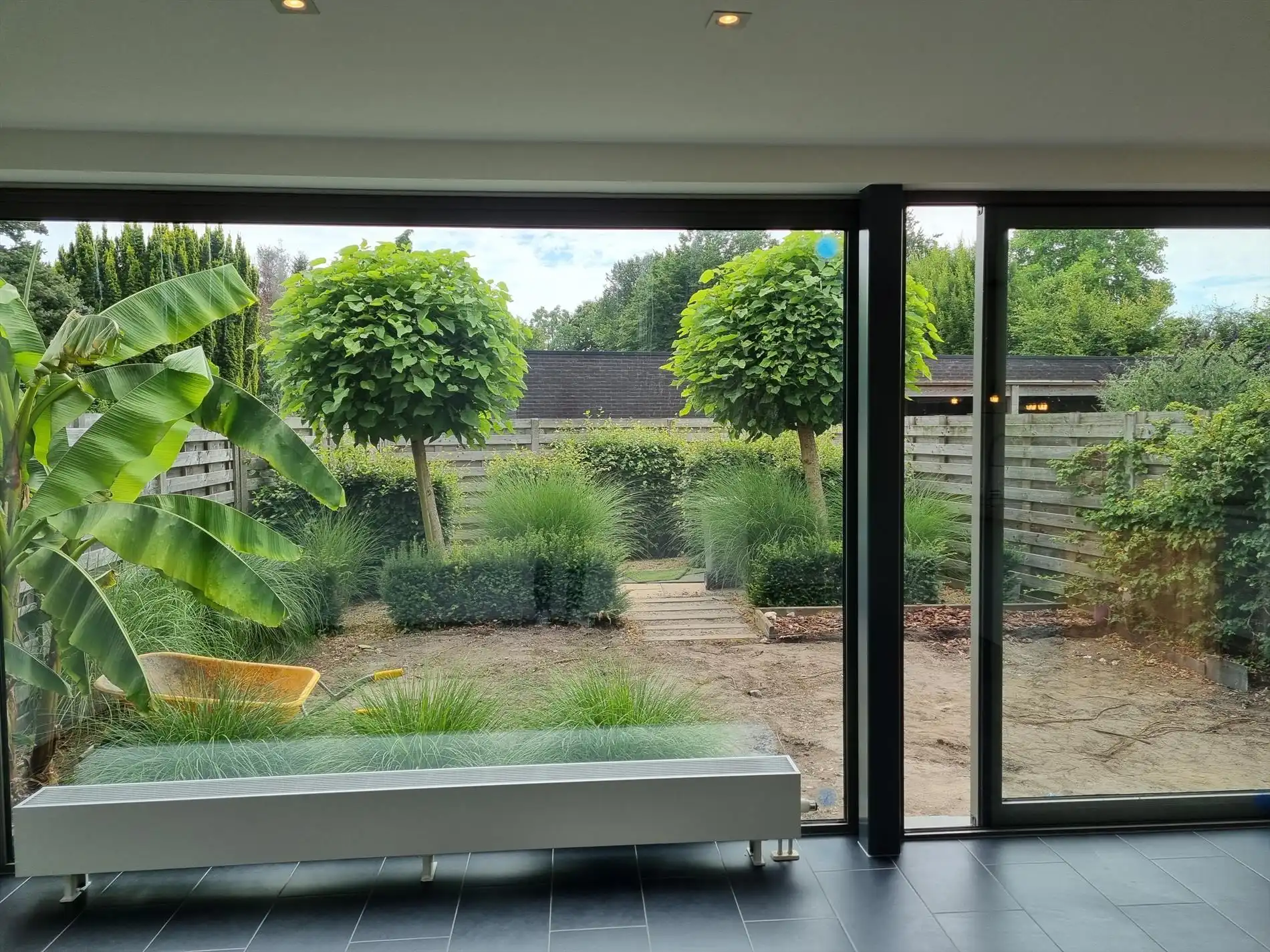 Knap gelijkvloers éénslaapkamerappartement met tuin en garagebox. foto 4