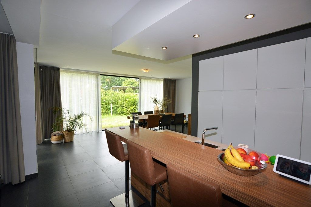 Moderne, energiezuinige woning met 4 slpks op 7a 7ca. foto 14