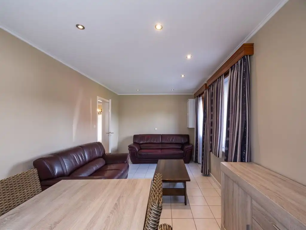 Zeer goed onderhouden vrijstaande woning met veranda en carport foto 14