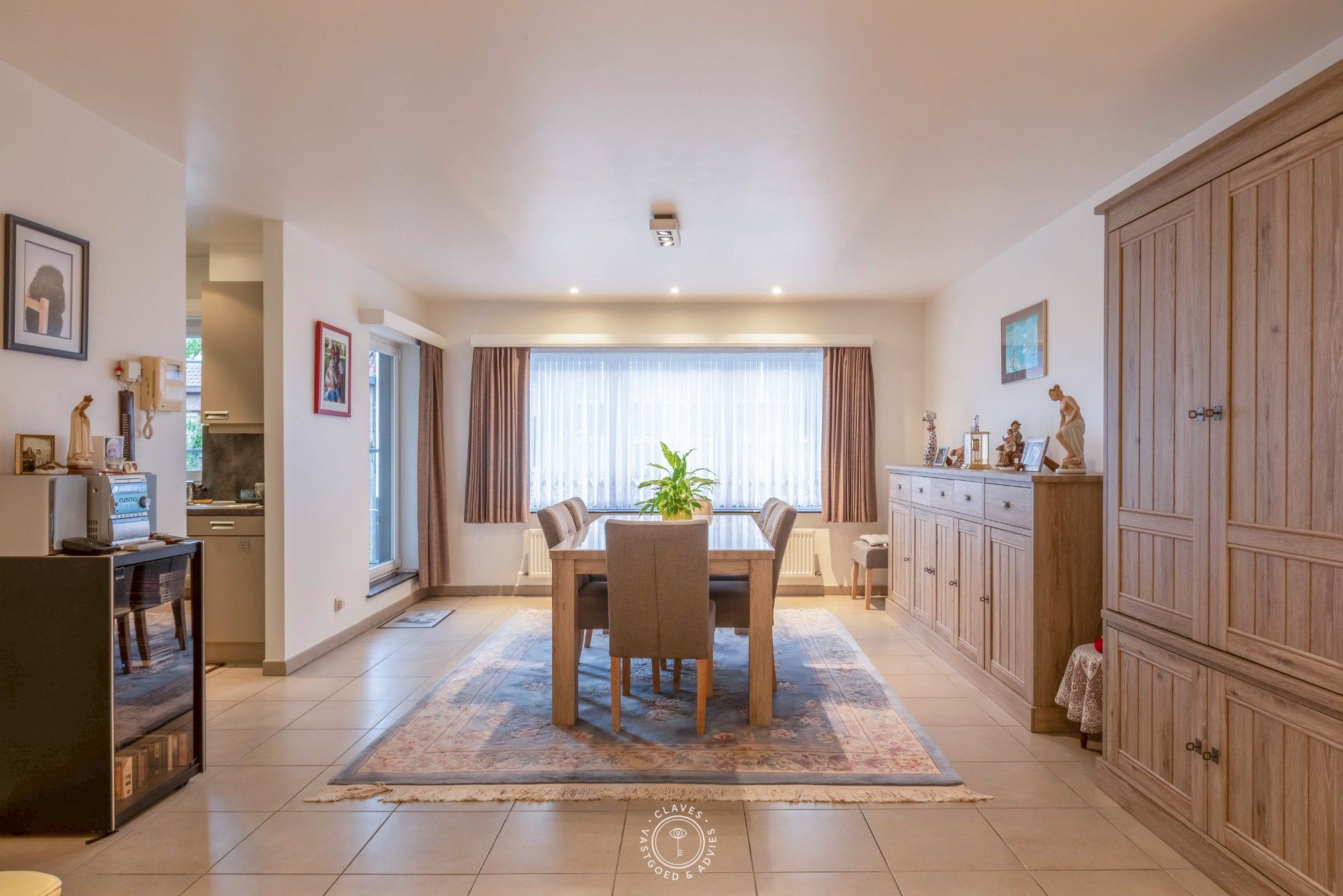 Centraal gelegen appartement met twee terrassen en autostaanplaats foto 4