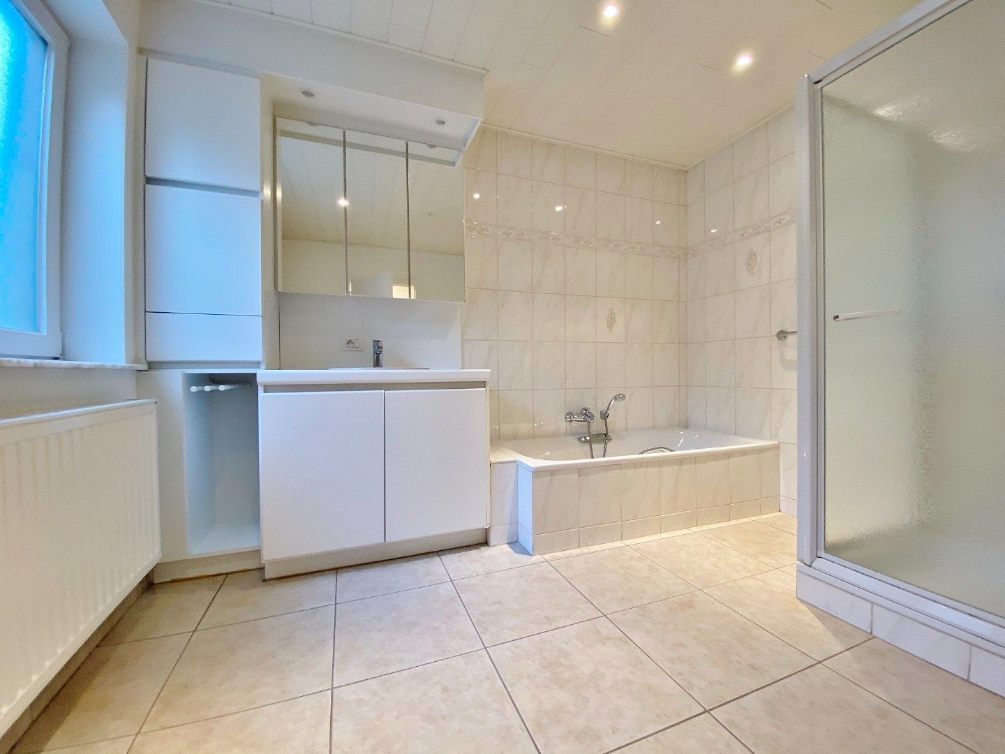 Vernieuwde woning met garage, tuin en uitweg in de dorpskern.  foto 7