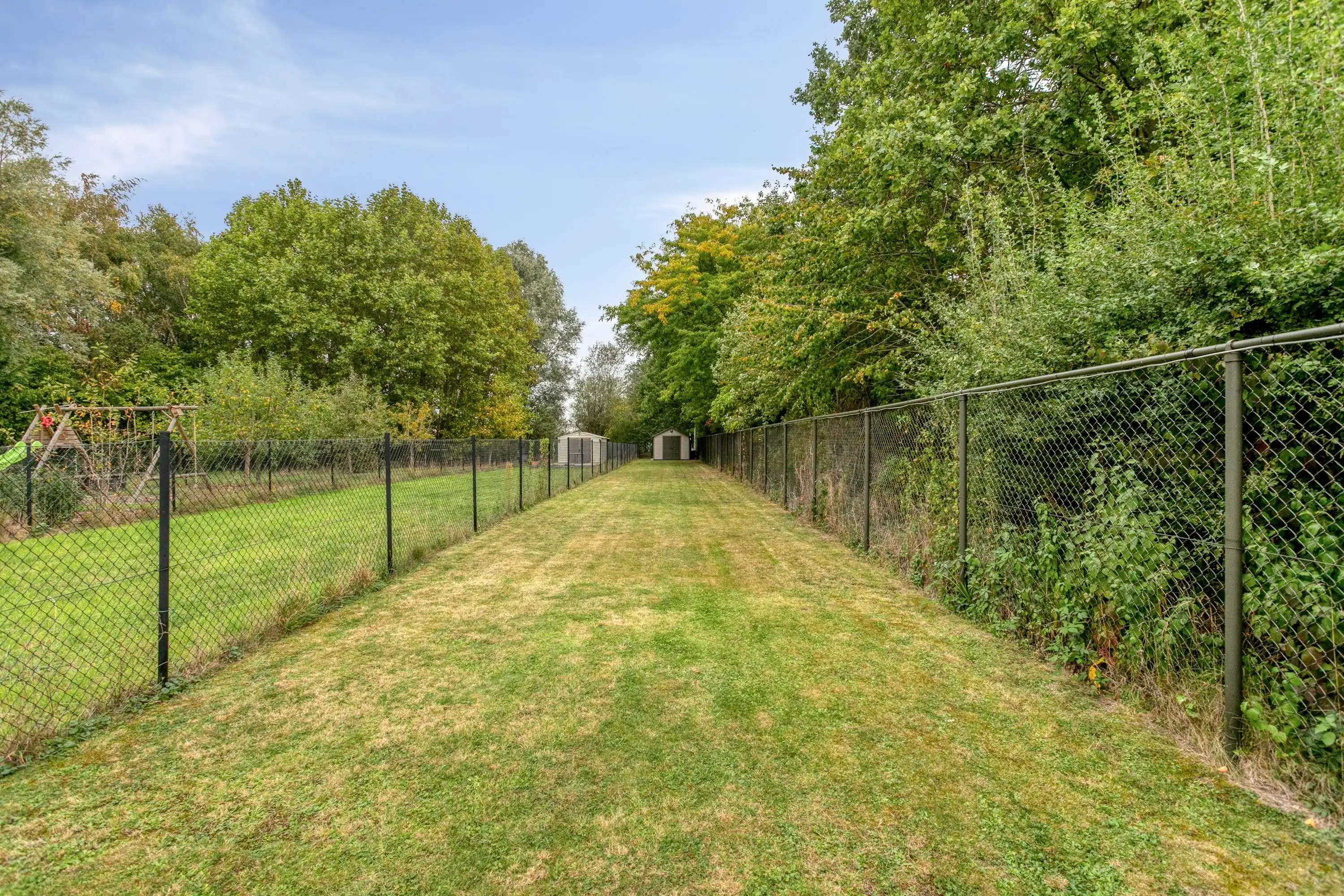 Ruim instapklaar huis: 4 slaapkamers, garage en grote tuin foto 25