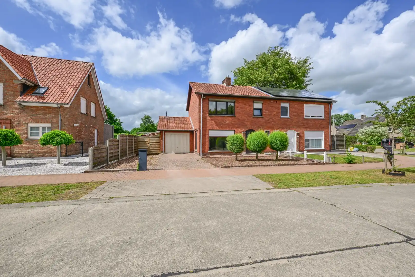 Halfopen bebouwing met 3 slaapkamers en garage op toplocatie foto 21