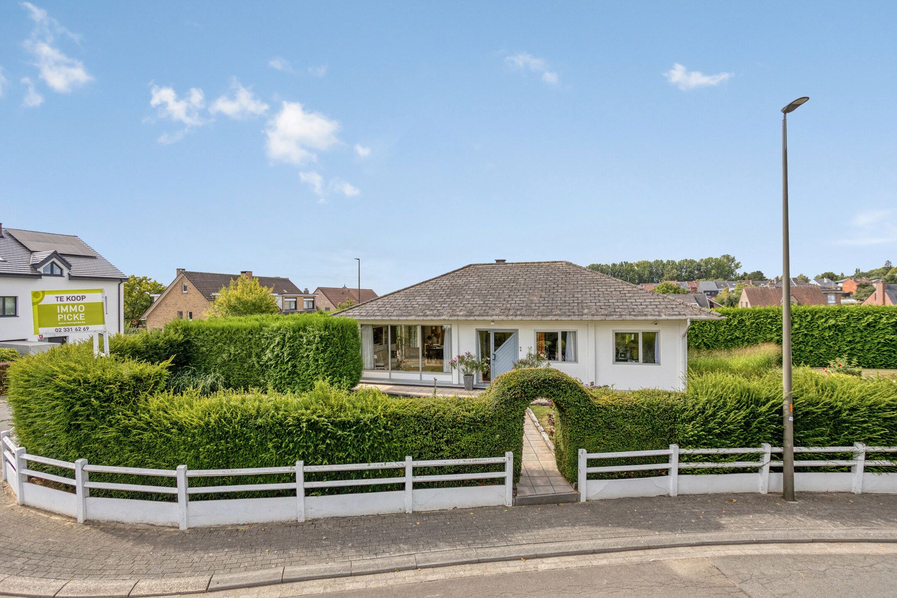 Rustig gelegen gelijkvloers-villa met 2slaapkamers en garage foto {{pictureIndex}}