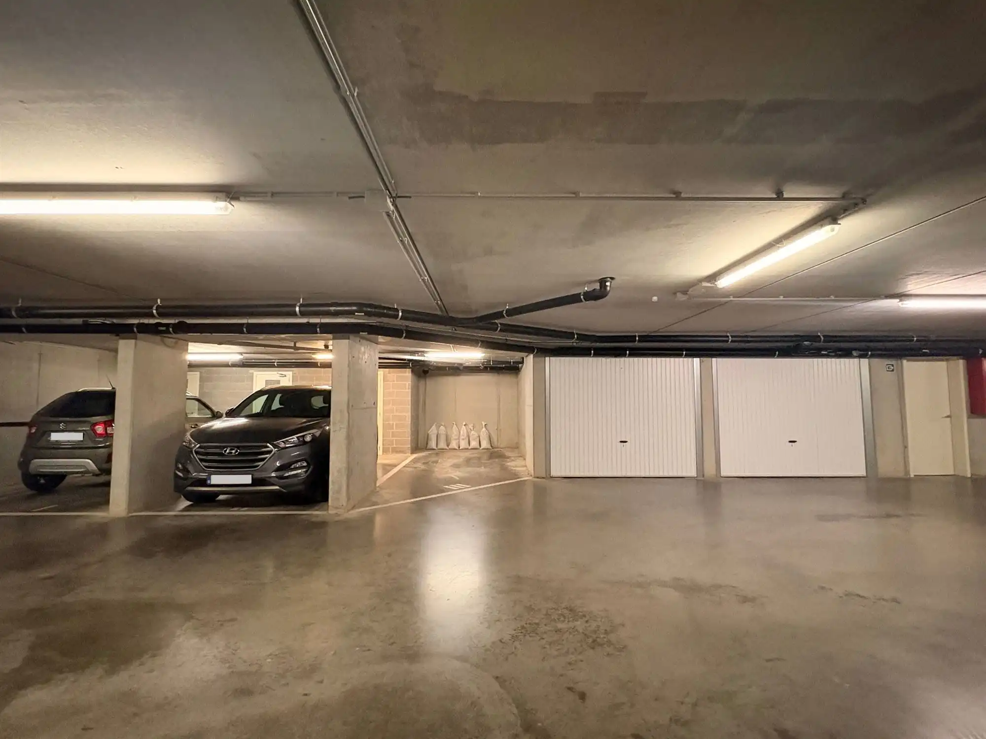 Makkelijk bereikbare ondergrondse autostaanplaats in de residentie Duinenzicht foto 3