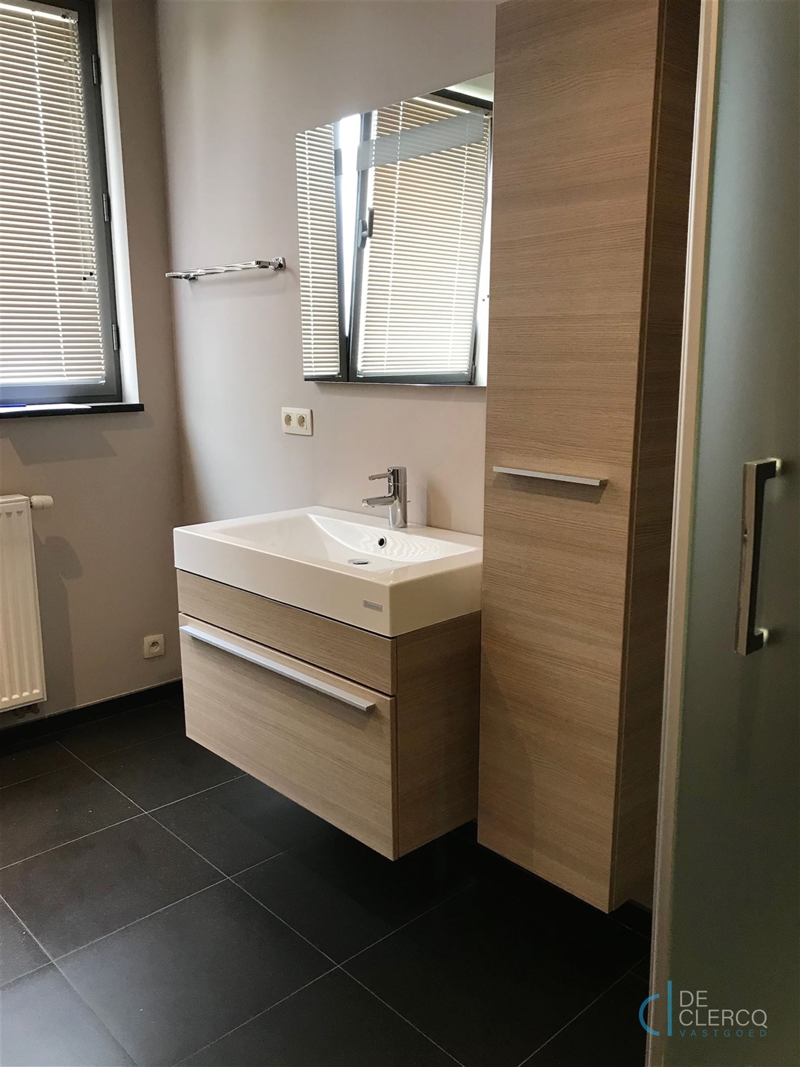 Mooi recent, luxueus en ruim appartement nabij Lochristi Dorp! foto 13