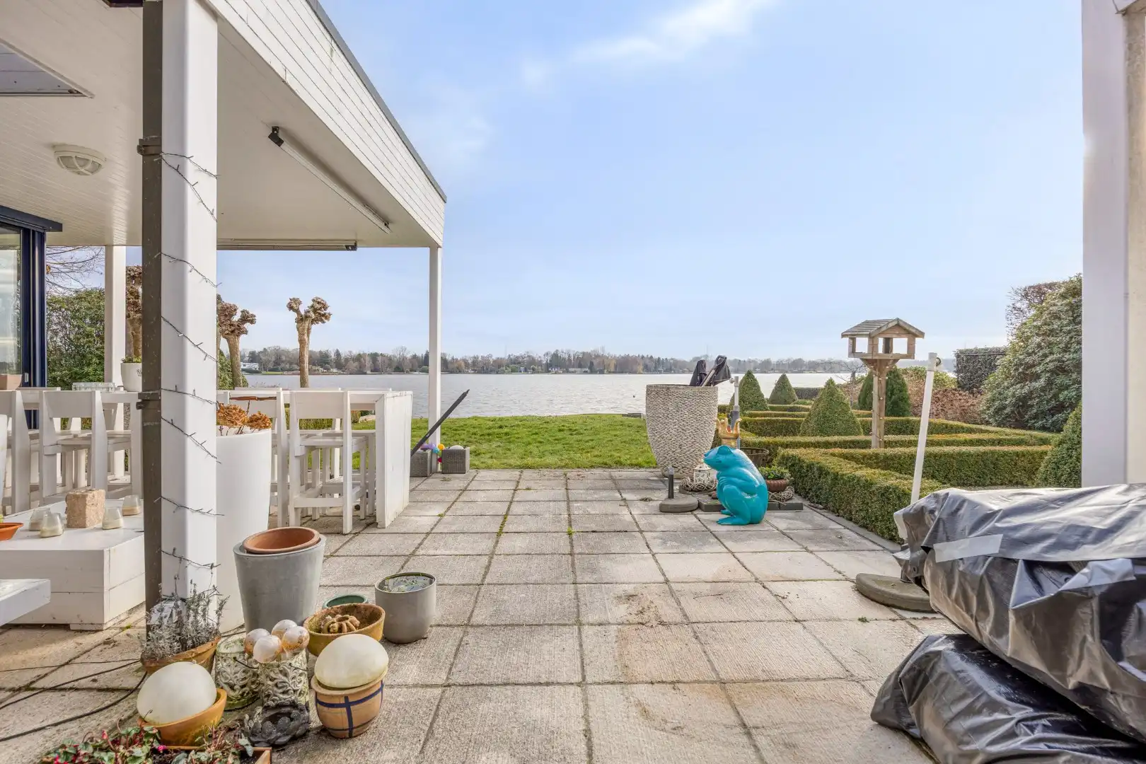 !! NIEUWE VOORWAARDEN !! Villa op een uiterst exclusieve locatie aan een prachtig privémeer foto 34