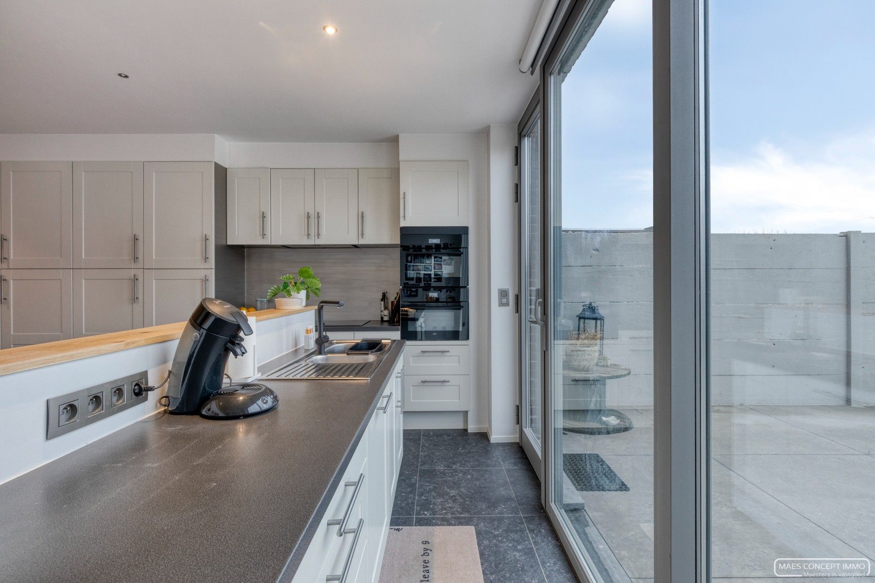 Instapklare halfopen woning in Waregem met bijgebouw en weids zicht foto 9