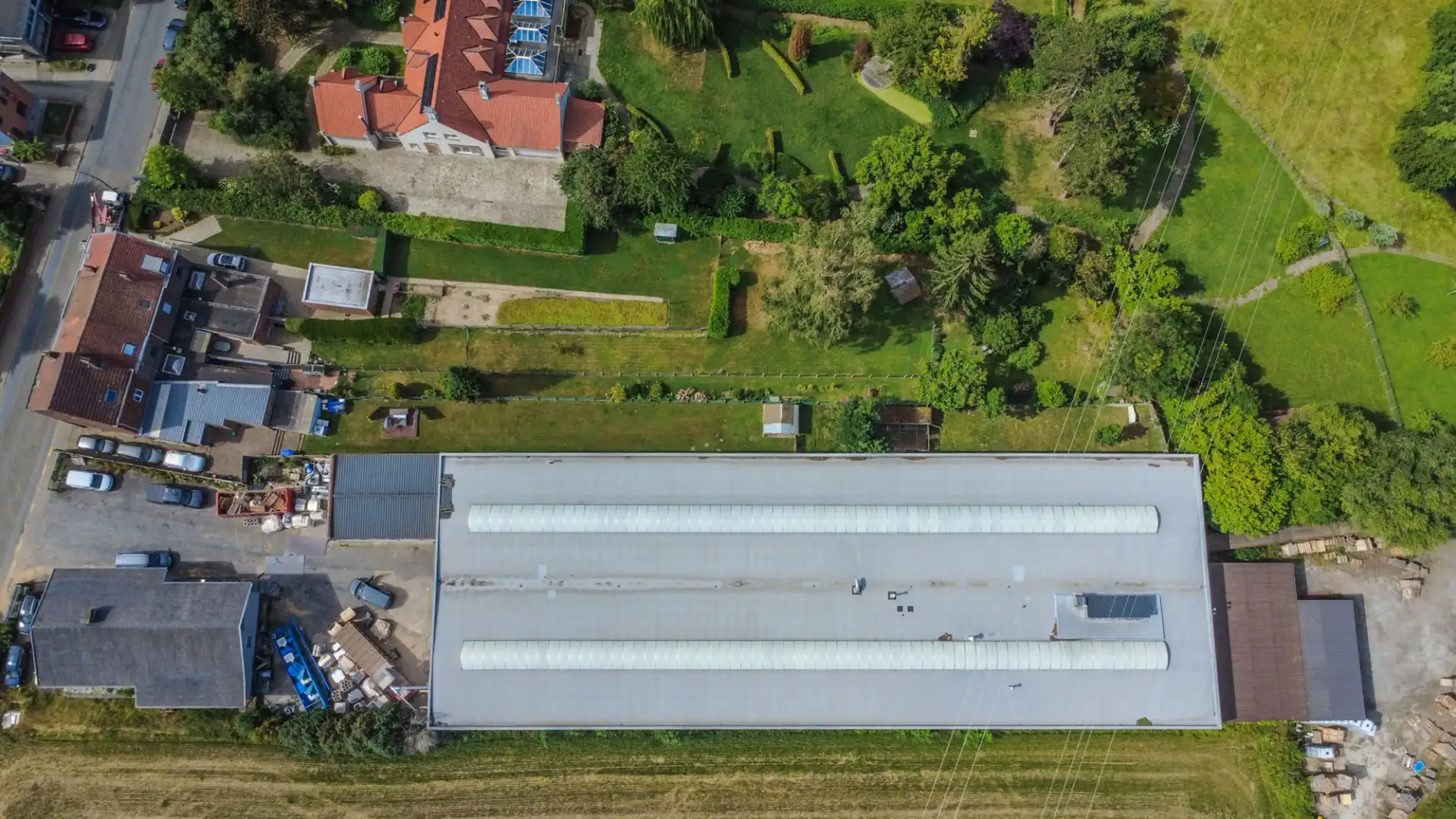 ZEER RUIME LOODS (3000m²) + WONING/BUREEL ! foto 6