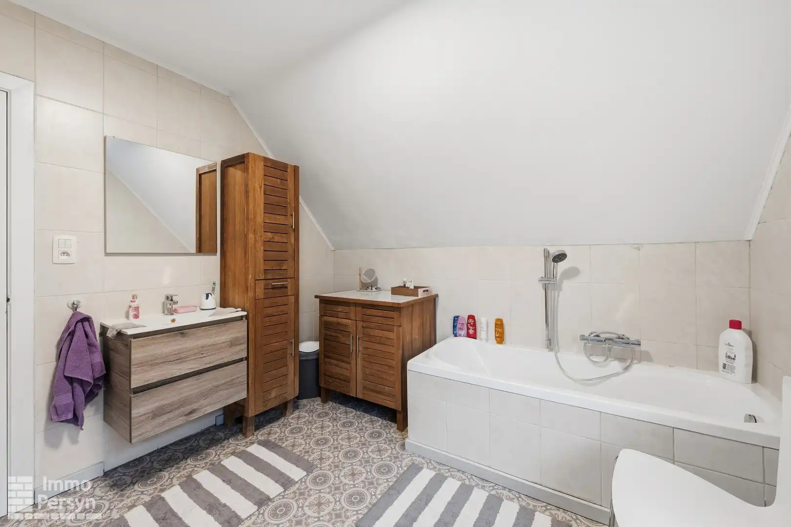 Charmante, gerenoveerde woning met carport en tuin foto 18
