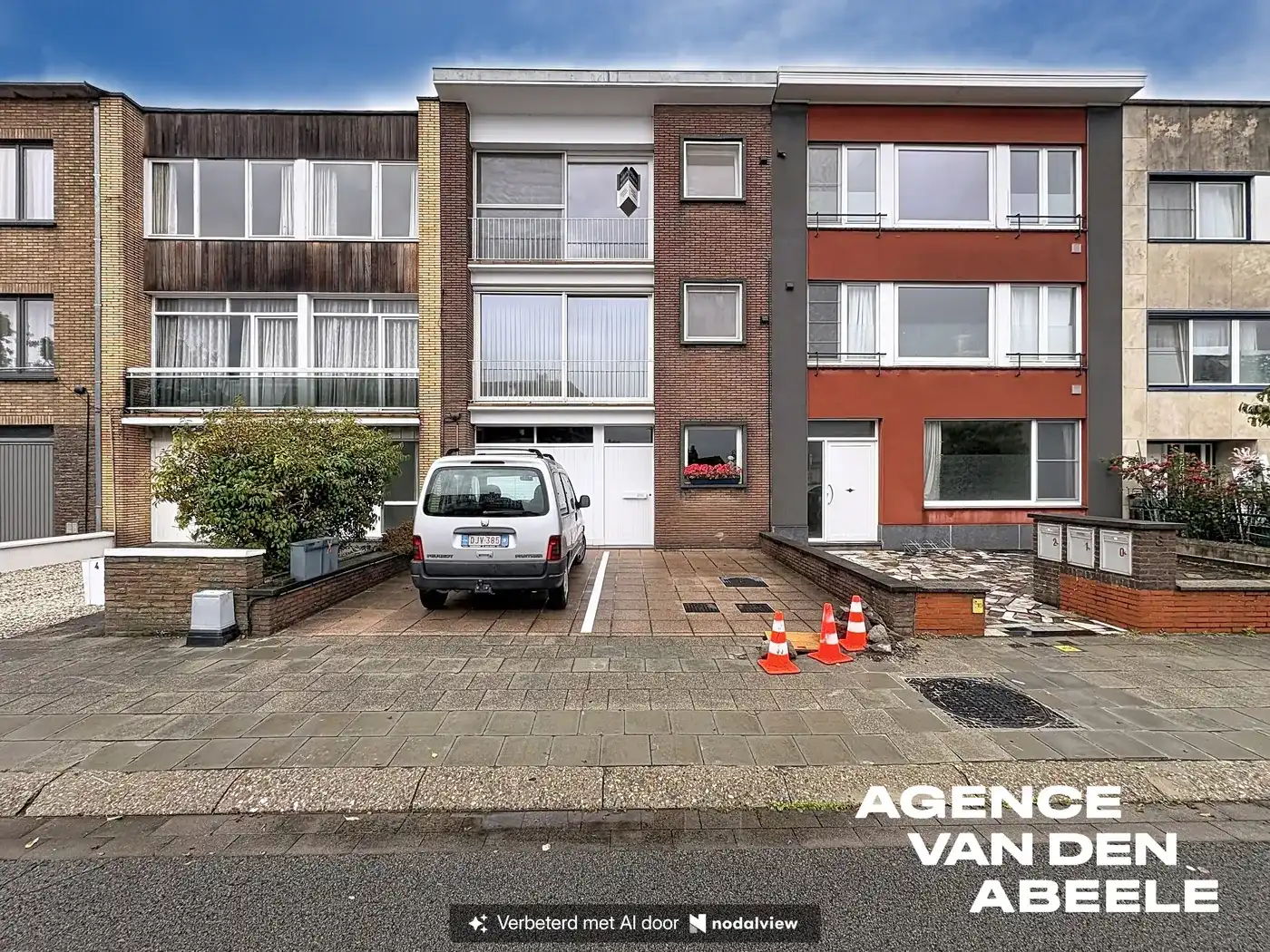 Gerenoveerd appartement met 2 slaapkamers en terras foto {{pictureIndex}}