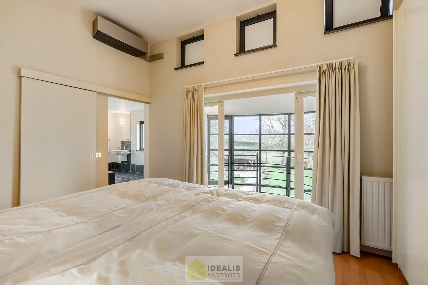 EXTRA RUIME VILLA MET EEN PRACHTIG LICHTRIJKE LEEFRUIMTE, RUIME KEUKEN, 4 SLAAPKAMERS, 2 BADKAMERS EN EEN RUIM PRAKTIJK/KANTOORGEDEELTE OP EEN RIANT EN CENTRAAL PERCEEL VAN MAAR LIEFST 16A 27CA OP EEN GUNSTIGE LOCATIE NABIJ HET CENTRUM VAN ACHEL! foto 46