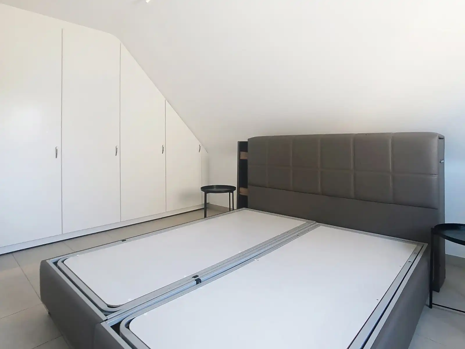 Duplex met 2 ruime slaapkamers, terras en garage foto 16