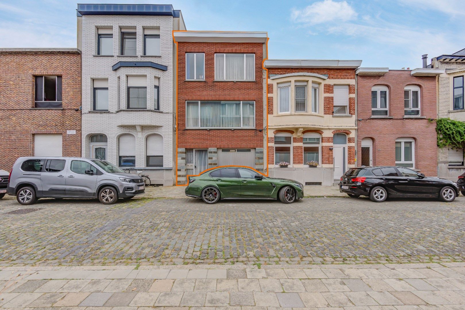 Rijwoning met 3 slaapkamers , garage en tuin foto 1