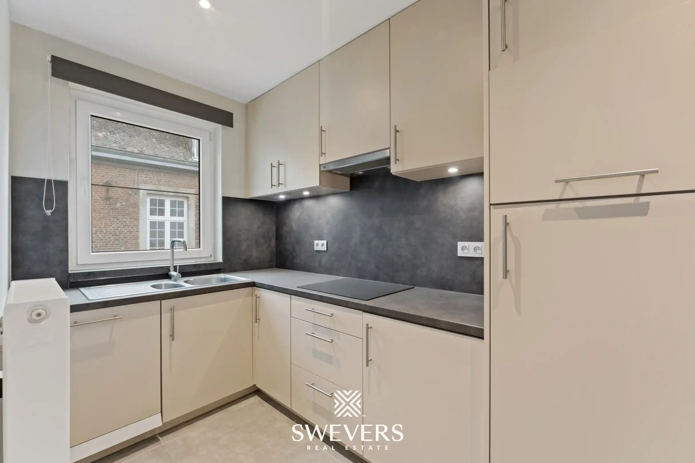 Instapklaar 2-slaapkamer appartement met autostaanplaats in hartje Tongeren   foto 6