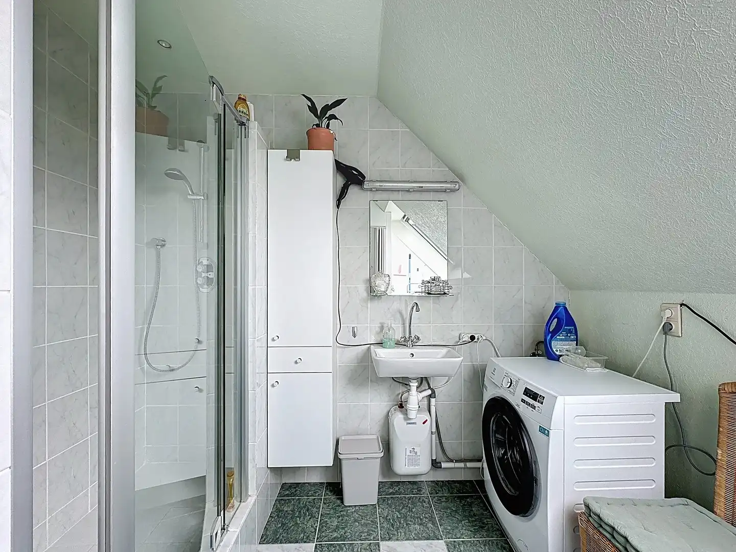 Zeer ruime villa met 4 slaapkamers, grote tuin  (869m²) en volledig onderkelderd. foto 13