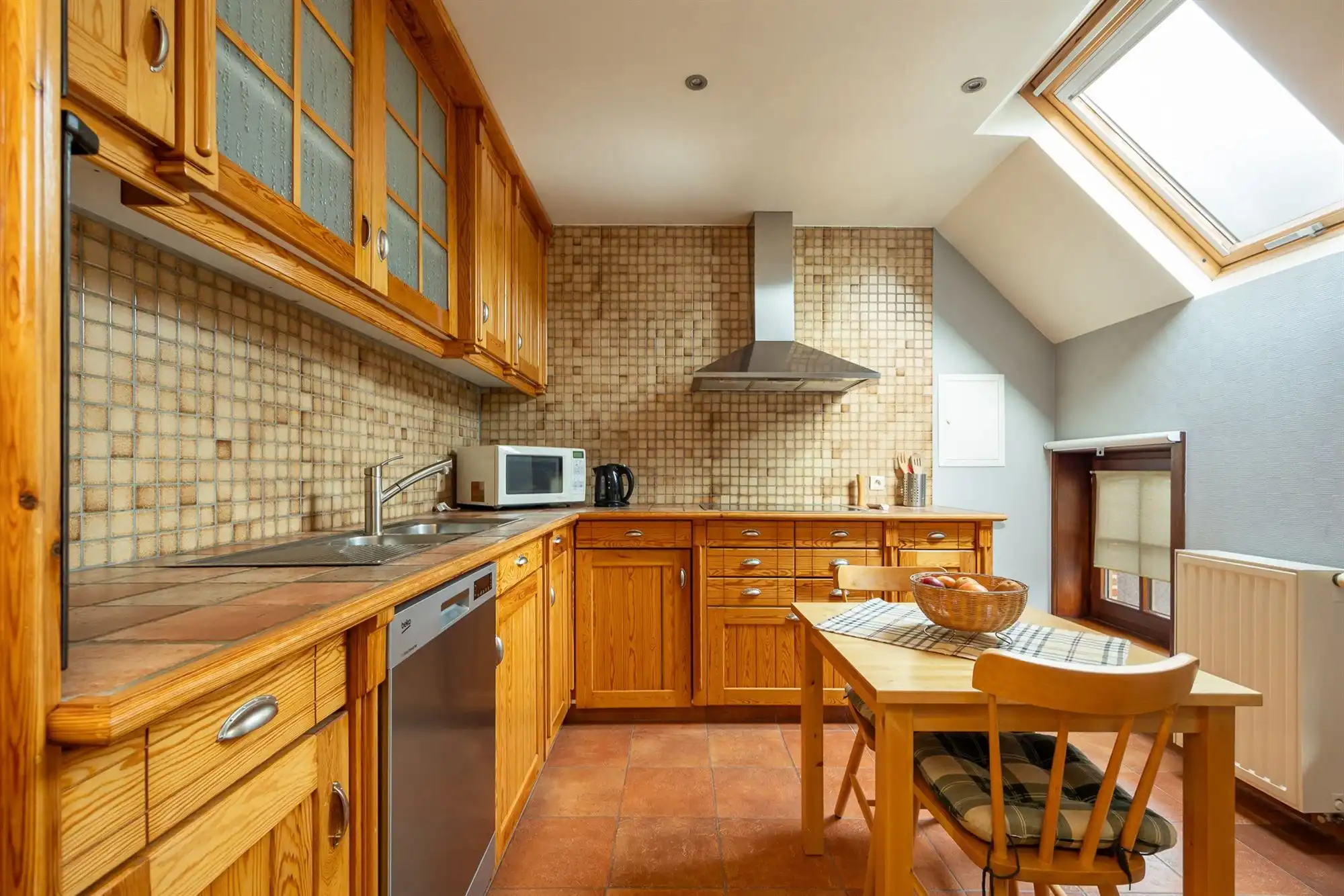 Ruime woonst, polyvalente ruimte, studio en garage foto 7