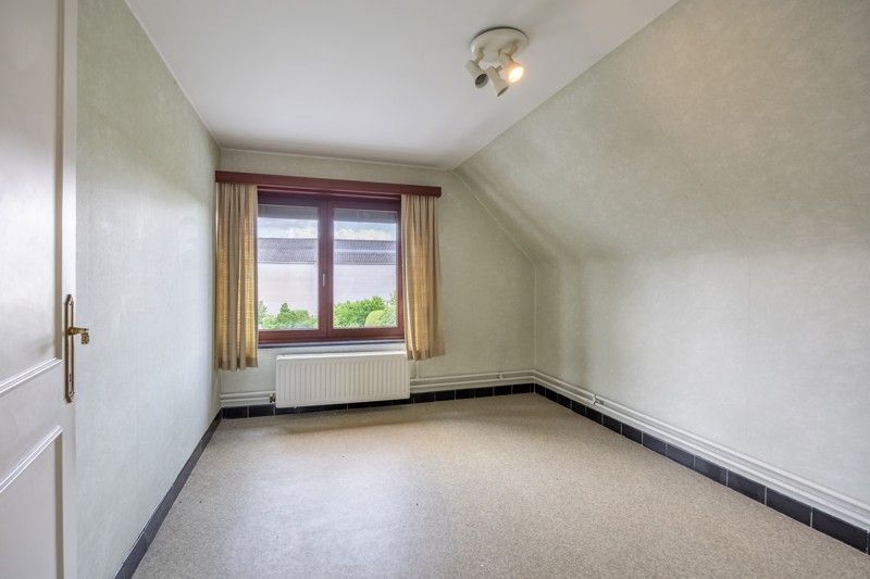 Woning, open bebouwing met naastliggende, grote loods op 18are foto 27