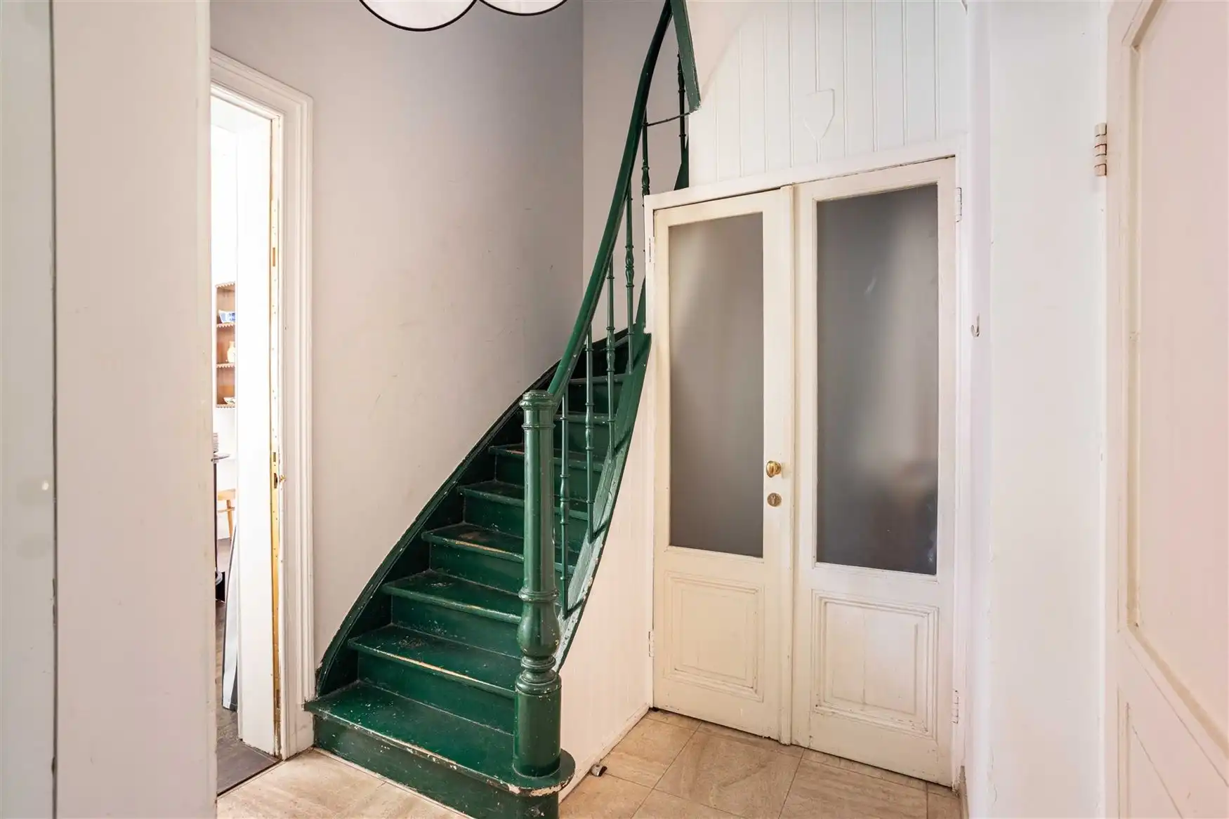 Horecapand met terras aan het water in hartje Gent foto 10