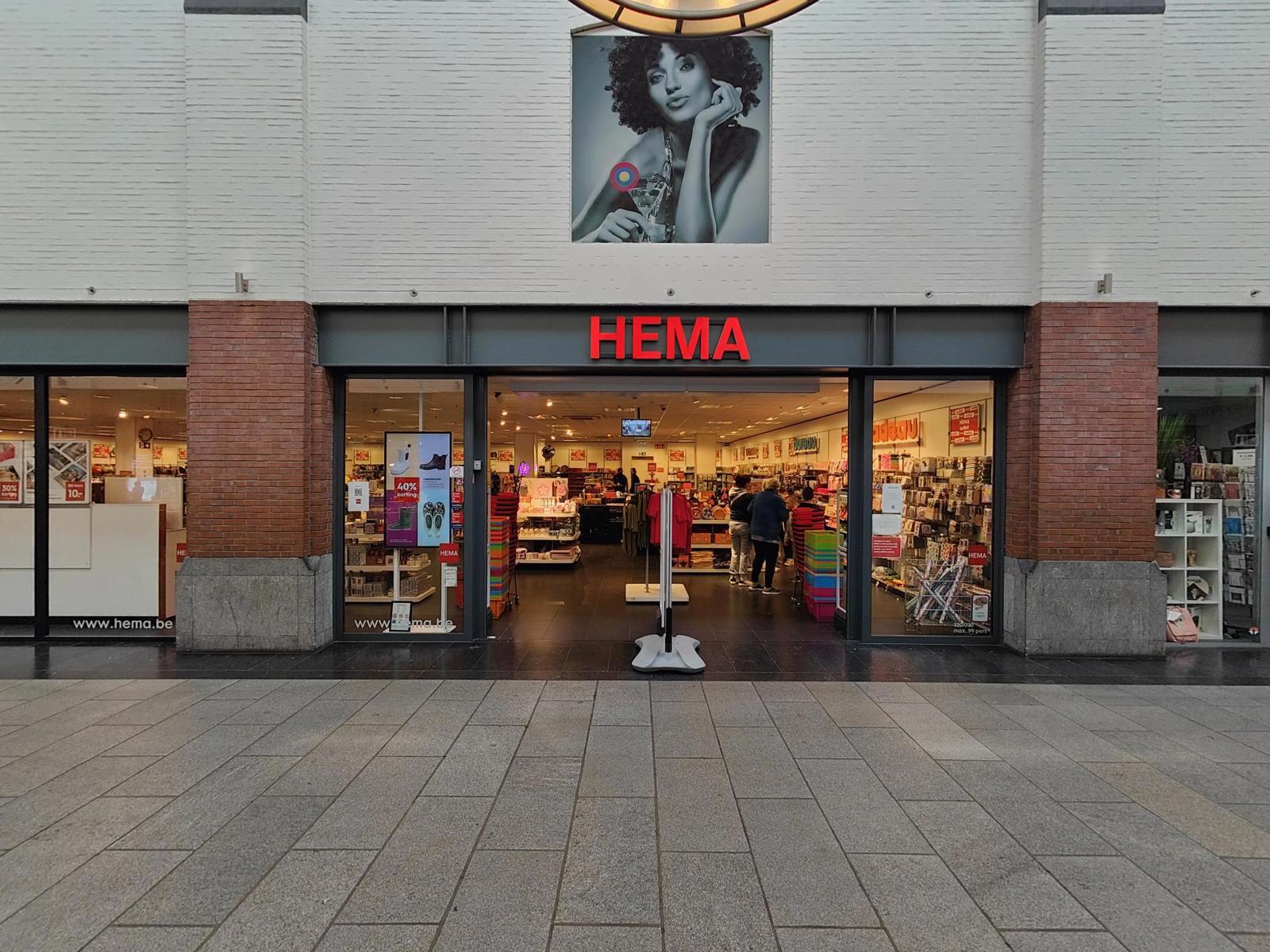 Shopping Center den Tir foto {{pictureIndex}}