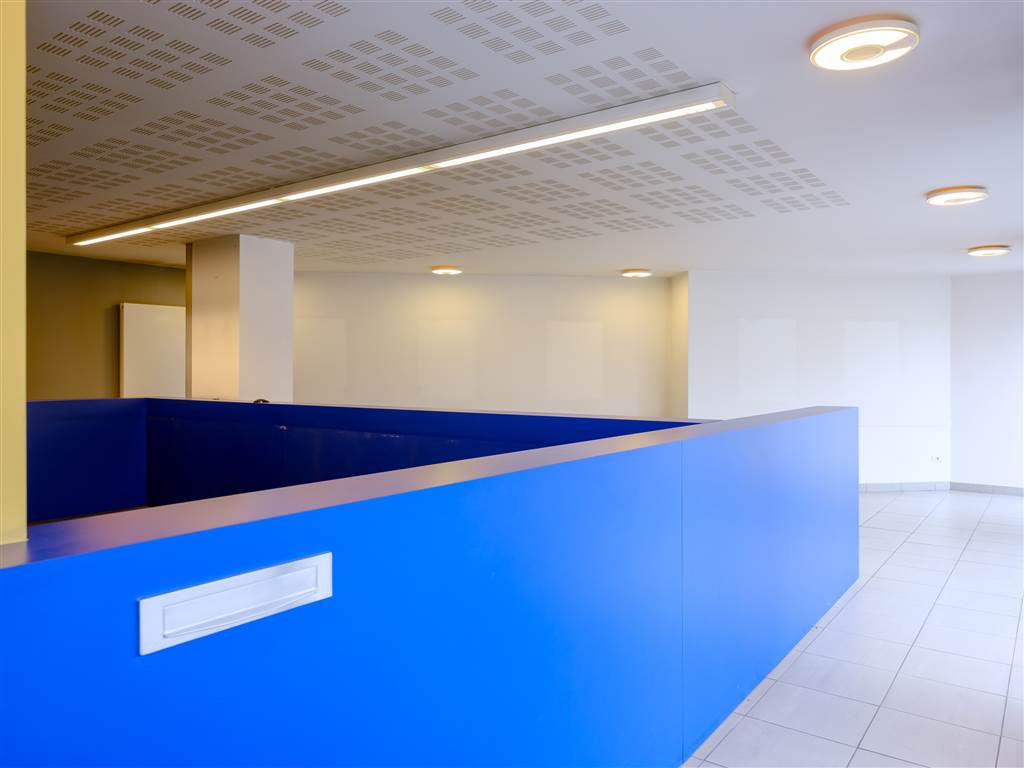 Zeer centraal gelegen gelijkvloerse kantoorruimte (117m²)  te Tielt foto 11
