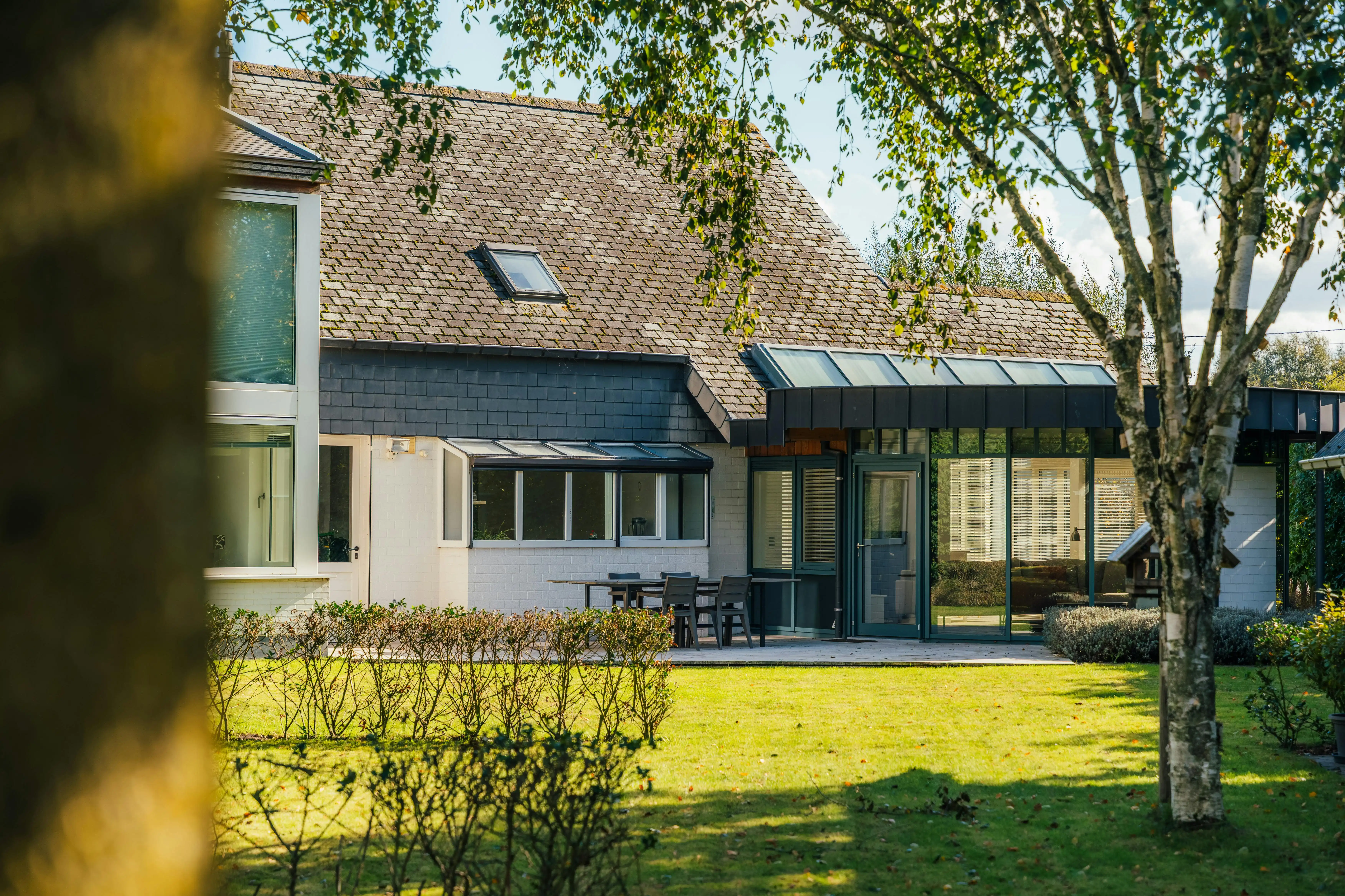 Architecturale villa met prachtige tuin te koop in Torhout foto 15