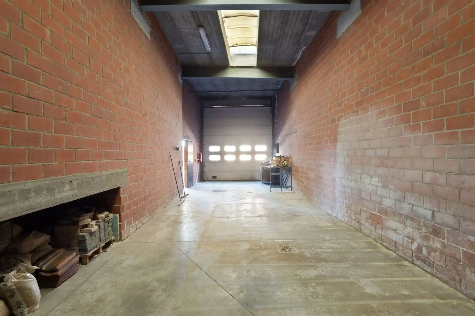 Woning met grote atelier(+/-205m²) te centrum Dworp foto 5