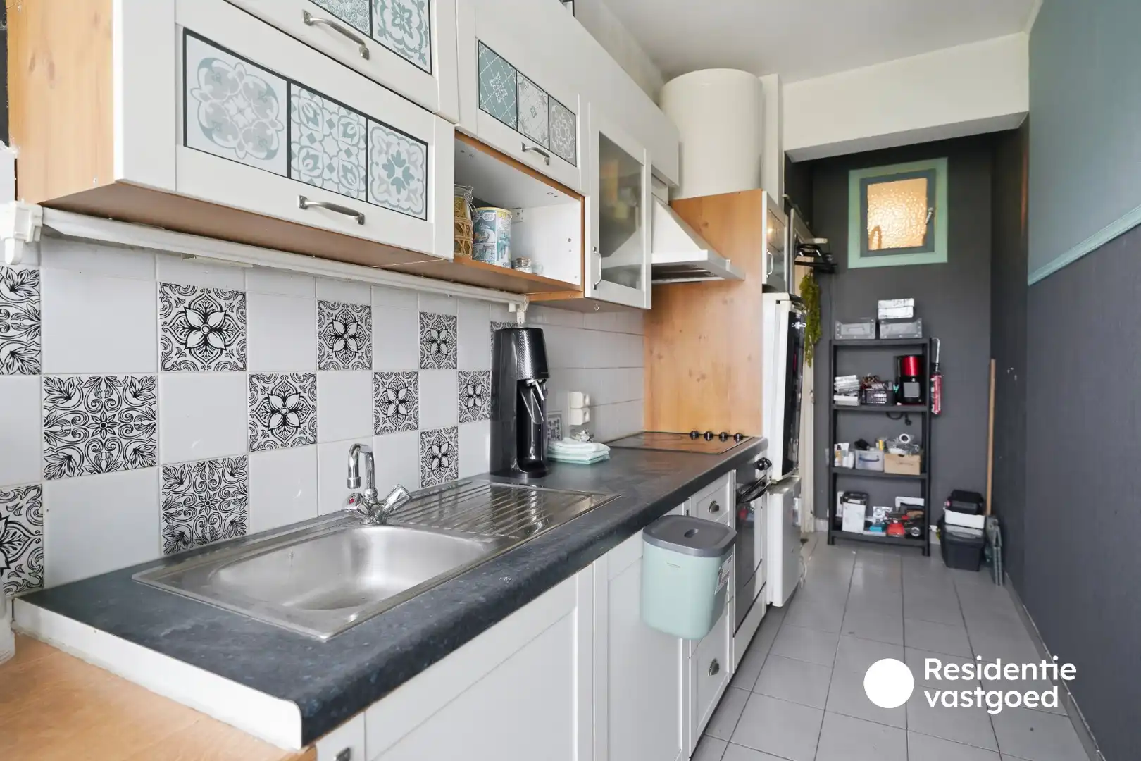 Interessante investeringseigendom met 2 vergunde appartementen, garage en ruime tuin! foto 10