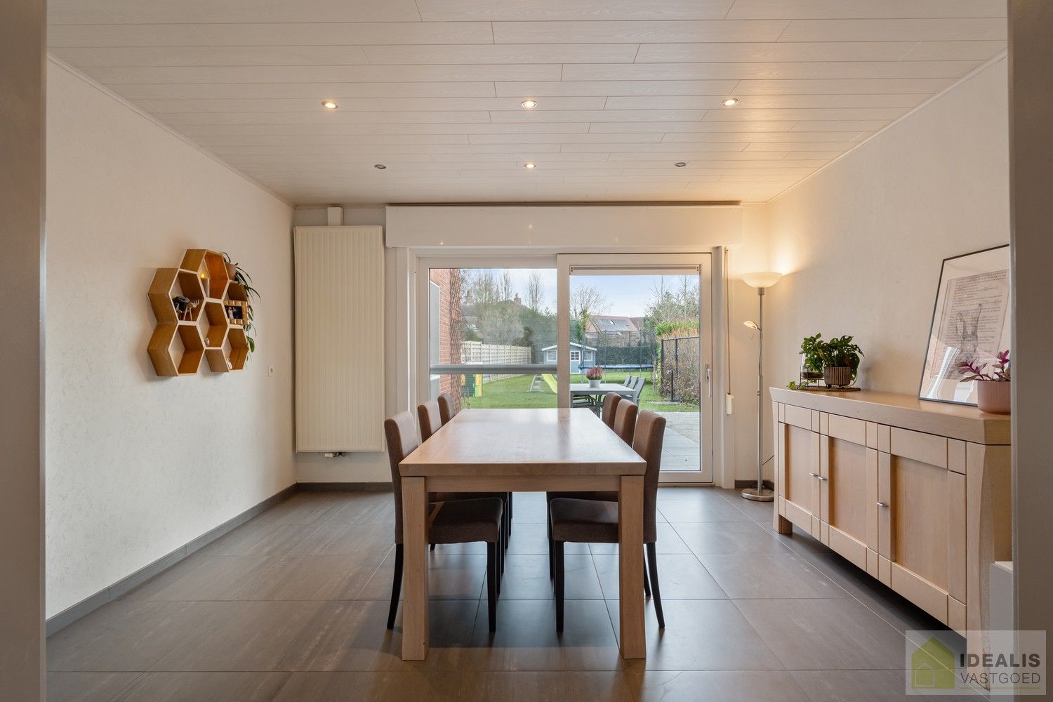 IDEALIS VASTGOED – Instapklare eengezinswoning met een lichtrijke leefruimte, 3 ruime slaapkamers (mogelijks 4), 2 badkamers op een fijn zuid-oost georiënteerd perceel! Deze woning bevindt zich op een perceel van 5a 19ca in een rustige en gezinsvriendelijke woonstraat! foto 12