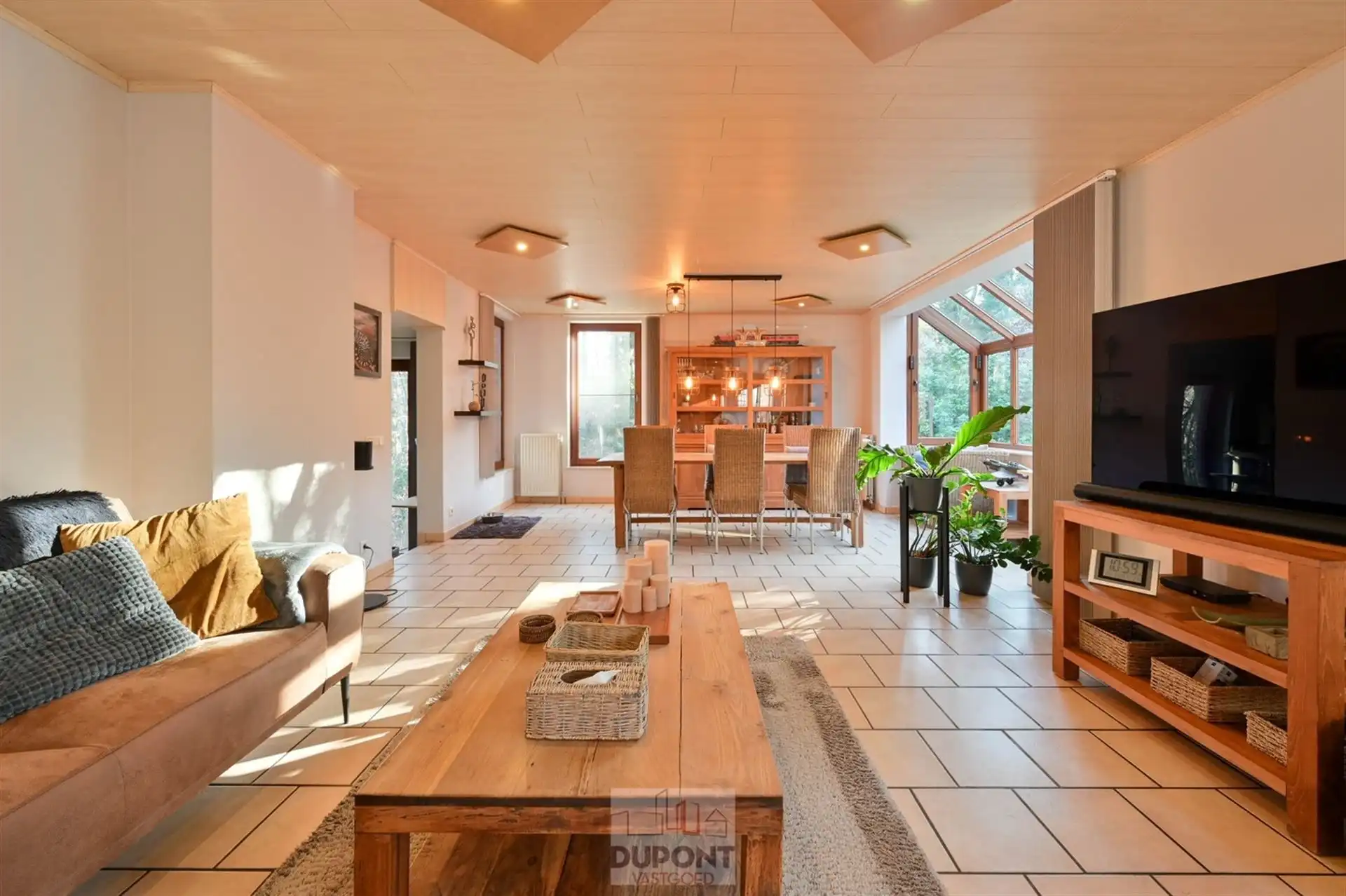 Villa gelegen in een prachtig bebost kader, zeer rustig gelegen, 3 tot 5 slaapkamers, zeer grote kelder. foto 5