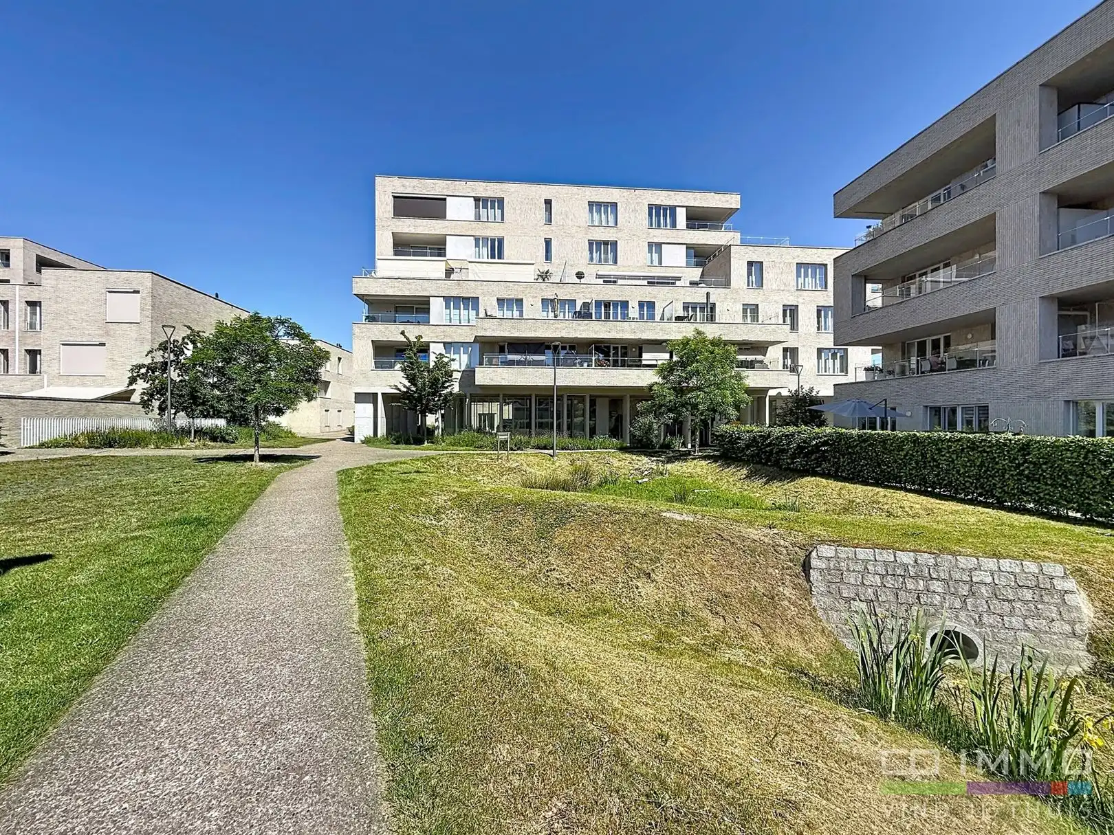 Instapklaar appartement, 1 slpk, autostaanpl. en kelder foto 2
