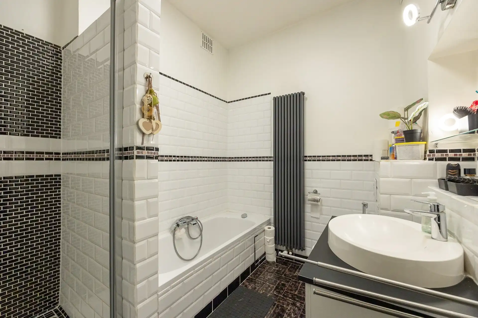 Ruime, instapklare gezinswoning met authentieke elementen in Berchem foto 21