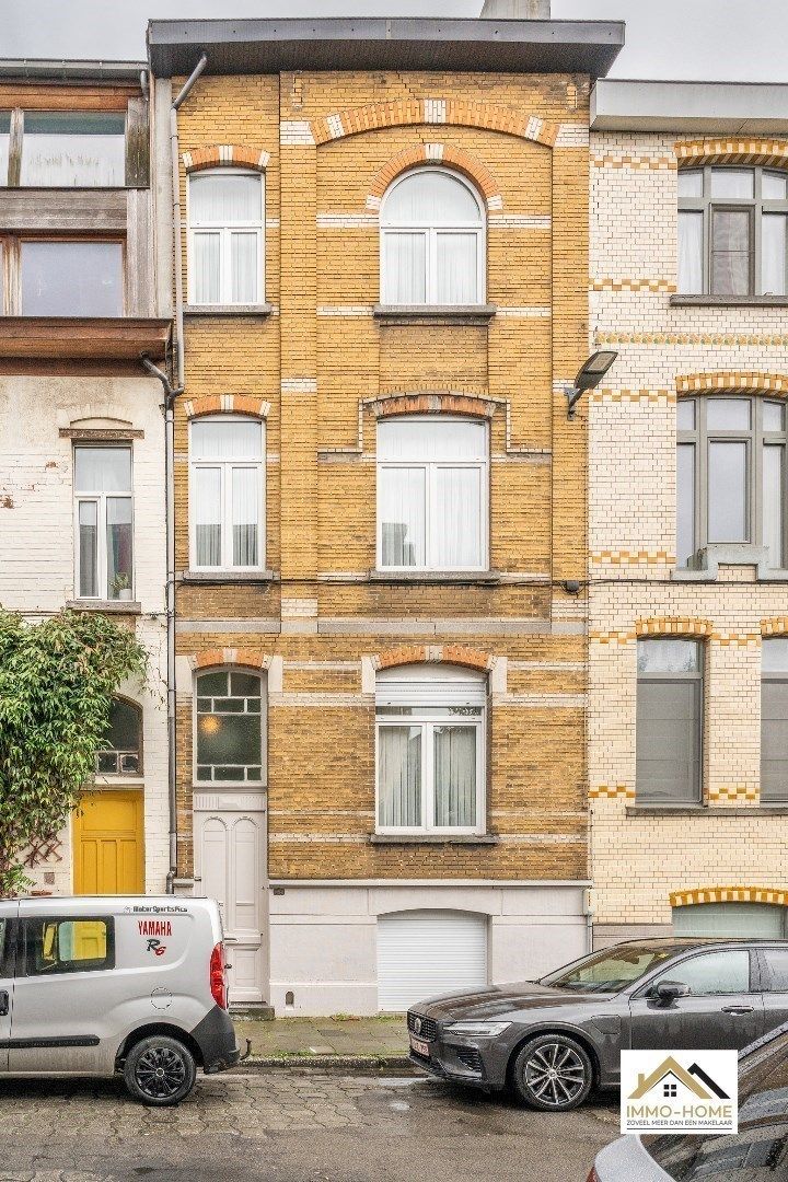 Prachtige herenwoning + afzonderlijke studio vlakbij centrum te Gent foto {{pictureIndex}}