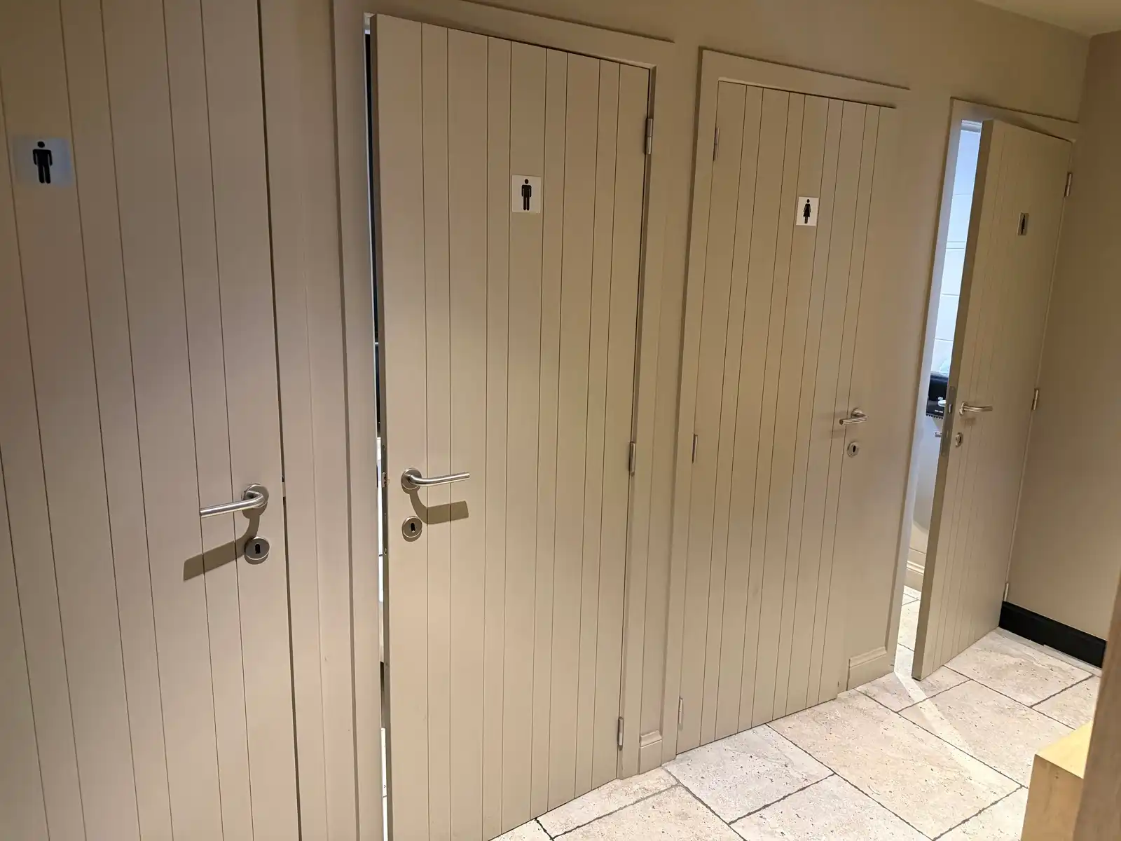 Projectgrond (vroegere feestzaal met woonst en parking) foto 21