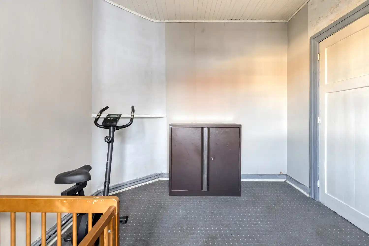 Te renoveren rijwoning met veel potentieel in hartje Genk foto 15