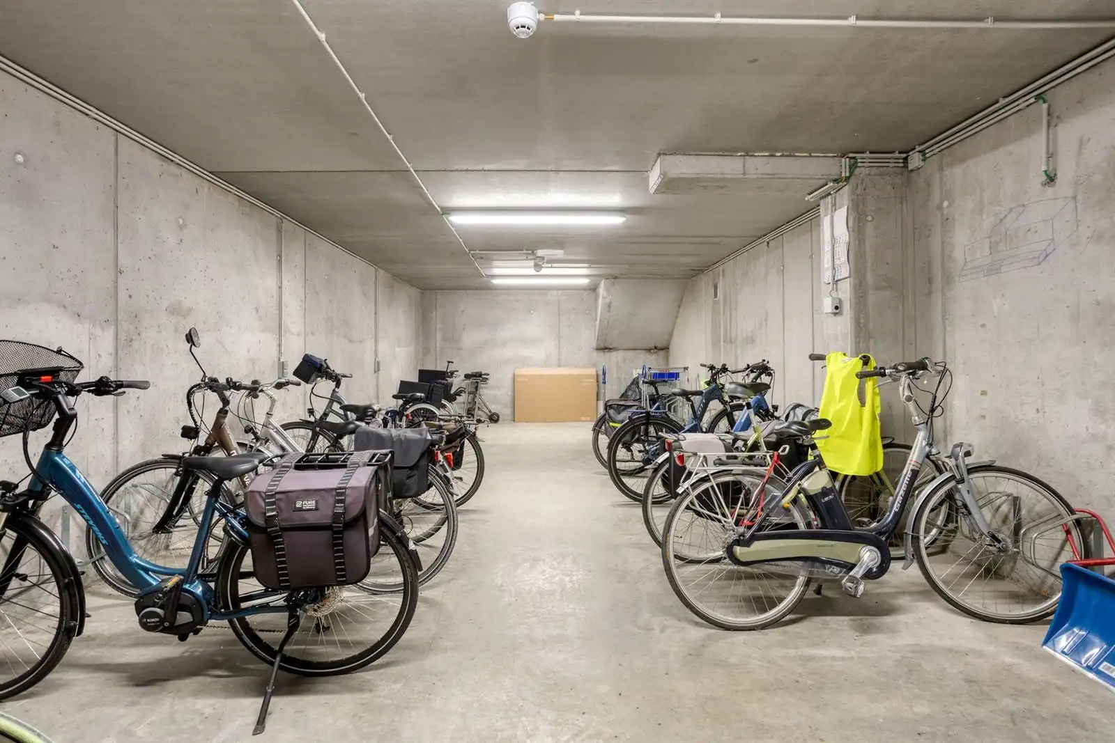 Lichtrijke serviceflat op de gelijkvloerse verdieping foto 21