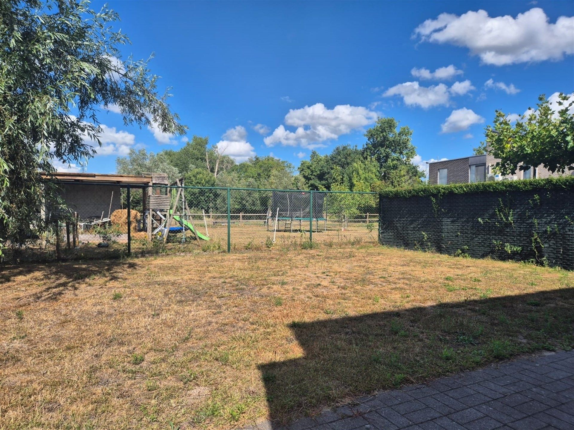 Bijzonder interessant gelegen recente woning met tuin en garage. foto 12