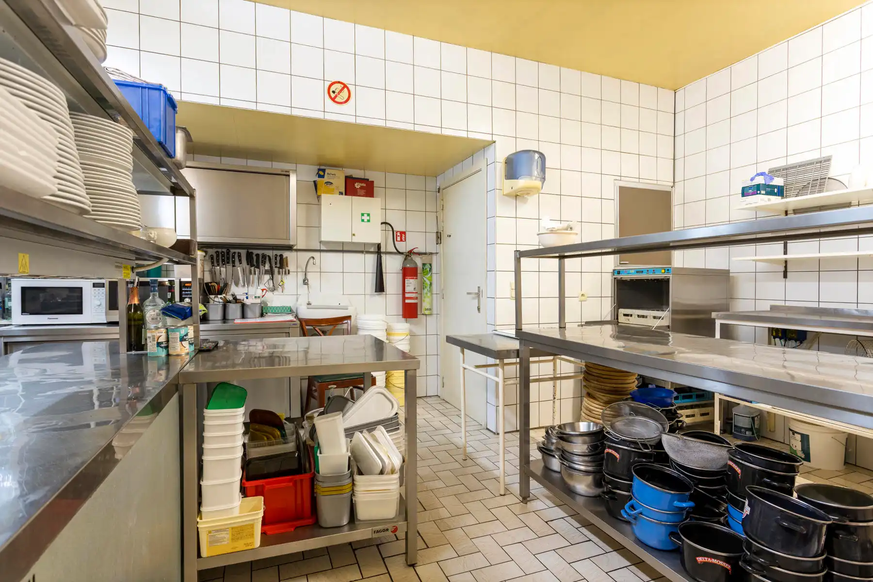 Ruim handelspand + 2 vakantiewoningen. foto 16