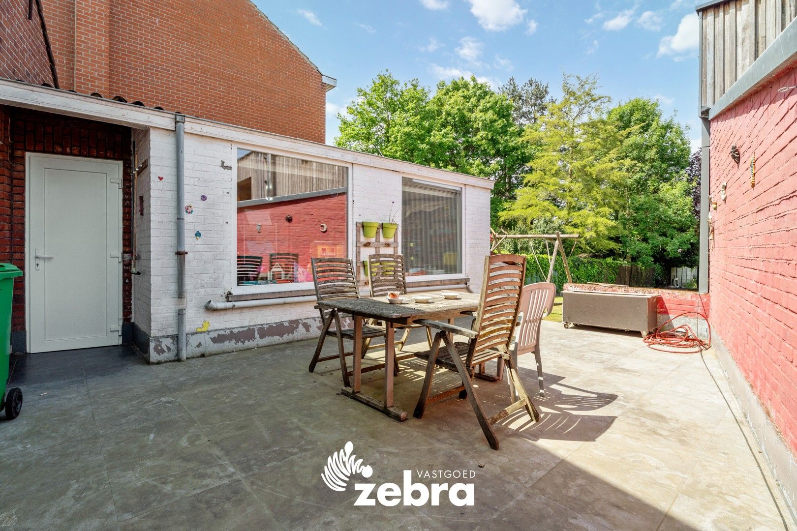 Ruime licht op te frissen woning met drie slaapkamers te Tielt! foto 18