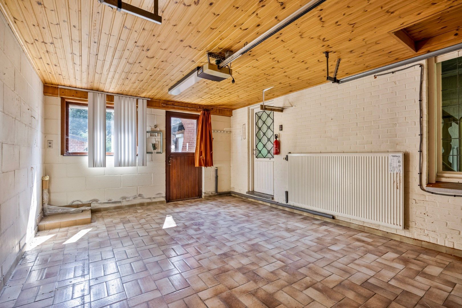 TE RENOVEREN WONING MET 4 SLAAPKAMERS, GESLOTEN GARAGE, WERKRUIMTE OP EEN PERCEEL VAN 817 M²!    foto 16