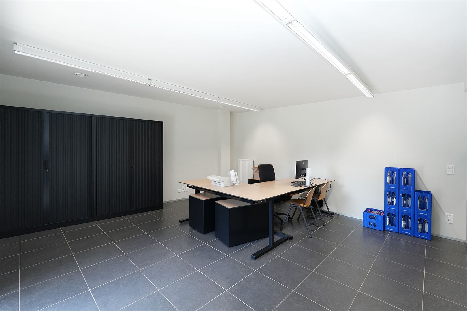 Centraal gelegen handelsglkvl / kantoor met berging! foto 9