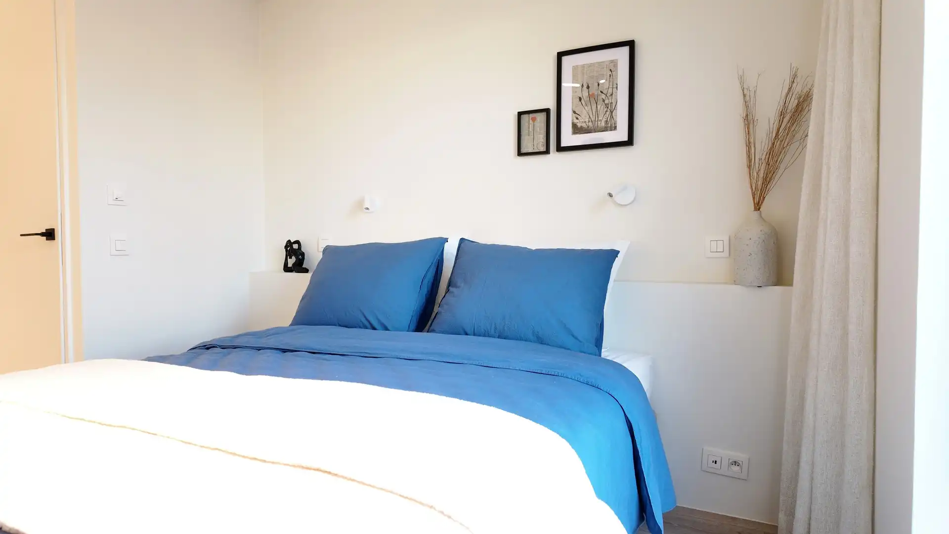 Gemeubeld: gerenoveerd appartement vlakbij de zeedijk met prachtige terrassen foto 11