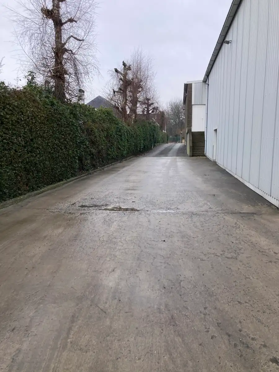 multifunctionele bedrijfsgebouw in perfecte staat met laad en loskaaien vooraan het gebouw. foto 15