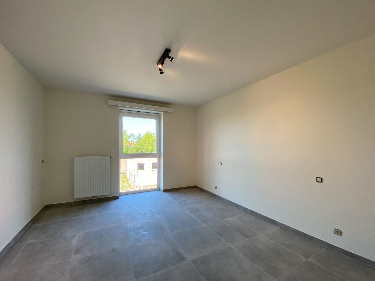 Prachtige nieuwbouwwoning met 3 slaapkamers, carport en tuin met tuinberging. foto 15